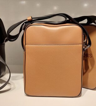 Michael Kors kožená crossbody taška COOPER REPORTER - 2