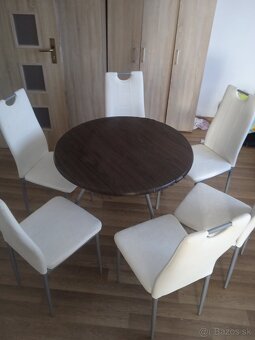 Predám kuchynský stôl s stoličkami - 2