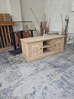 Dubová TV skrinka - 2