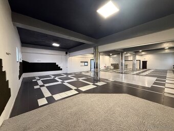 Na prenájom obchodný priestor 400m2  – voľný ihneď - 2
