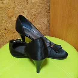 Lososové šaty zo sakom aj kabelkou aj lodičky - 2