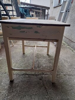 Stôl so stoličkami - 2