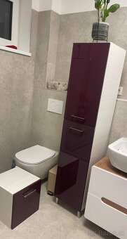 Fialová kúpelňová skrinka - 2