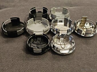 Toyota Lexus emblem - 2