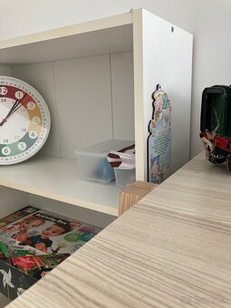 Policka na knihy - regal - 2