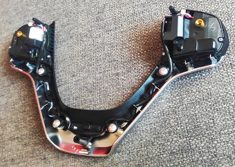 tlačítka a kryt volantu na BMW - 2