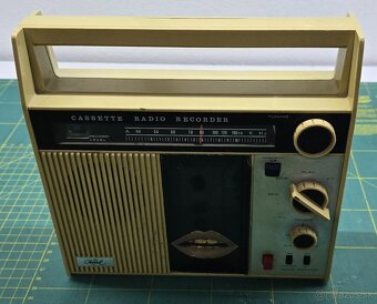 Predám starý rádio magnetofon - 2