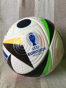 Adidas Fussballliebe EURO 2024 s podpismi futbalistov - 2