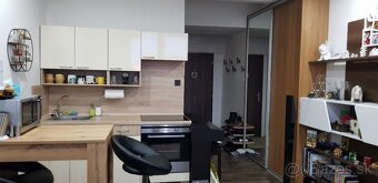 Garzónka s balkónom Komenského - 2