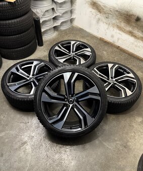 Nepoužitá zimná sada Volvo XC90 - 5x108 R22 , 275/35/22 - 2