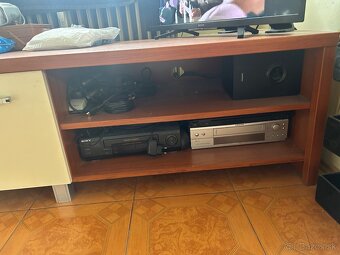 Darujem skrinku pod televízor - 2