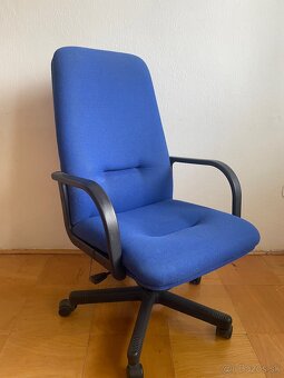 Kancelárske stoličky. - 2