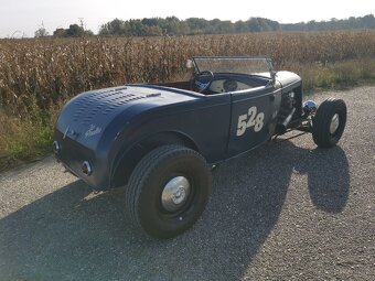1932 Ford Roadster Hot Rod - 2