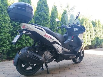 Aprilia SR max 300 - 2