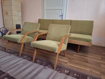 Staré retro drevené pohodlné kreslá na renováciu - 2