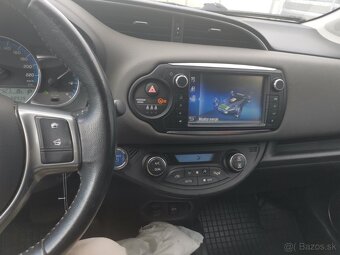 Toyota Yaris hybrid - 2