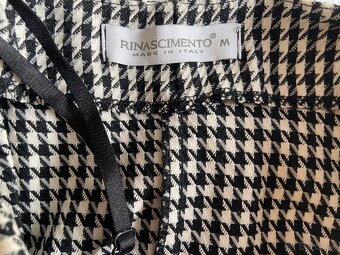 Dámske šaty zn. Rinascimento. - 2