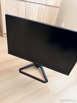 Hermy monitor Benq Mobiuz 27" - 2