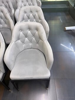 Stoly, stoličky, barové sedenie a vešiaky – komplet vybaveni - 2