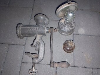 Chomút, kramle, vedrá, petrolejka, mlynec - 2