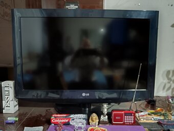 Predám LCD televízor LG32LD320 - 2