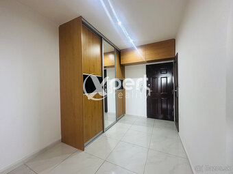 Slnečný 3 izbový byt v obľúbenej lokalite na predaj - 2