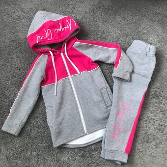 tepláková súorava Unique v. 110/116 - 2