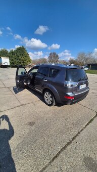 Mitsubishi Outlander - 2