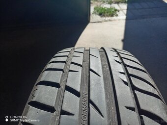 185/60R15 - 2