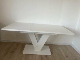 Biely roztahovaci stol - 2