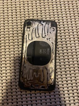 Predám nefunkčný iPhone xr vhodný na náhradné diely - 2