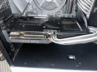 Predám alebo vymením GIGABYTE RTX 4070 WINDFORCE OC 12G - 2