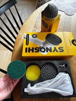 Elektrická bezdrôtová čistiaca kefa s nadstavcami - 2