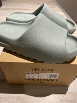 Yzy slide vel 42 /sedi tak na 39/ - 2