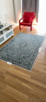 Nábytok IKEA – zrkadlo, komoda, koberec, kreslo, písací stôl - 2