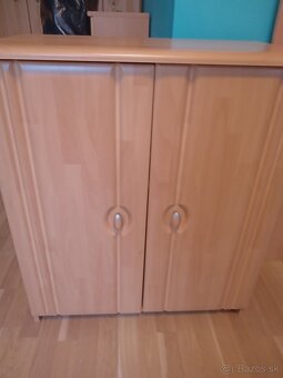 Predám nábytok na chodbu cena 25 eur. - 2
