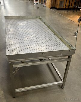 Nerezový predajný stôl na ryby – dostup. 3 ks (2×1 m) - 2