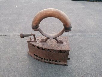 Predám starožitná žehlička - 2