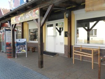 Penzión so samostatným obchodným priestorom vo Veľkom Mederi - 2