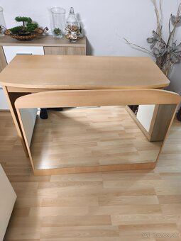 Kozmetický stolík - 2