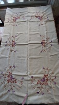 Vyšívaný obrus #2 - 2