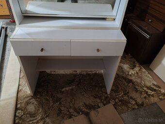 Toaletný stolík 10€ - 2