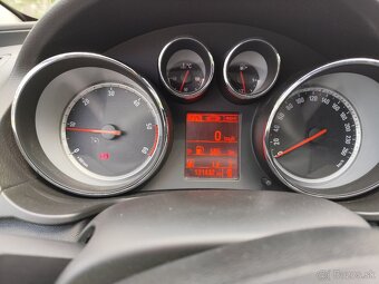 Opel Insignia Sports Tourer SW 4x4 2.0 nafta 118kw - 2