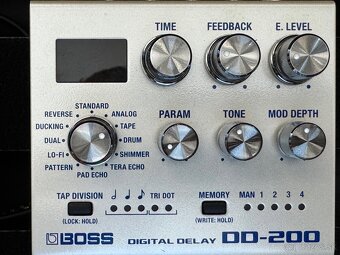 Efekty Boss - Delay, Reverb, Amp simulátor - 2