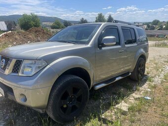 Nissan Pathfinder - 2