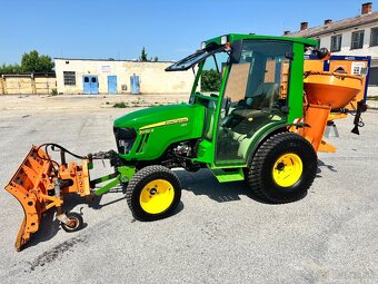 John Deere 2032R - 2