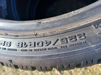 225/40 r18 zimne pneumatiky dunlop - 2