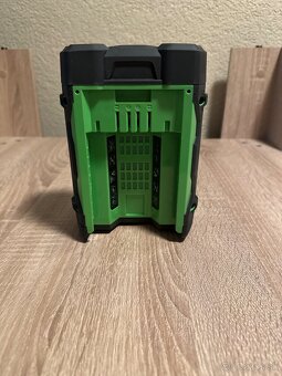 Predám novú baterku spolu s nabkou - 2