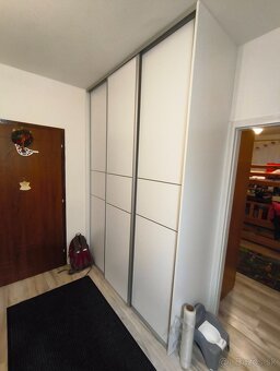 Hľadám stolára - 2