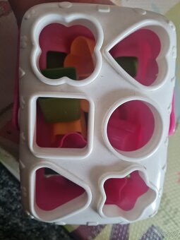 Autíčko na vhadzovanie tvarov - 2